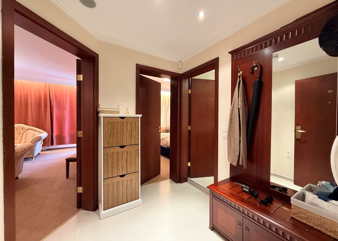 One bedroom apartment in Downtown Complex Bansko for sale with mountain view