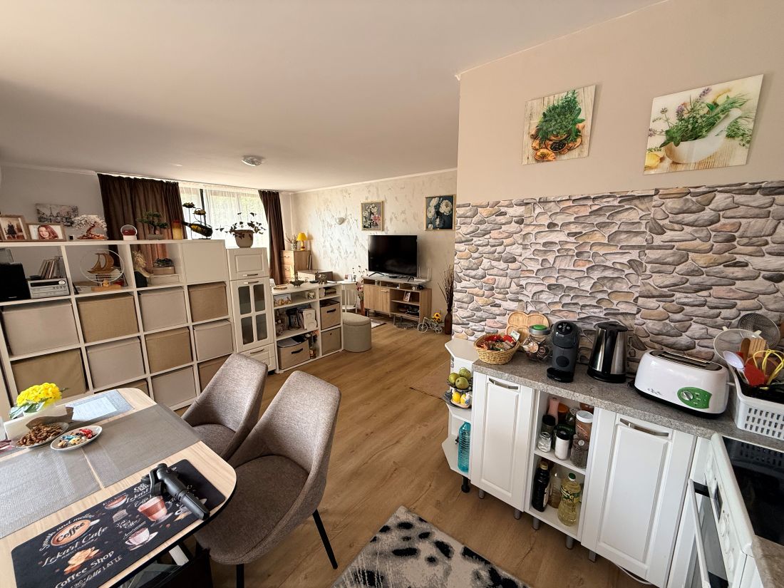 Park Lane Bansko furnished apartment dining area