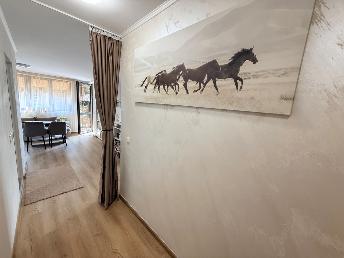 Park Lane Bansko furnished apartment hallway