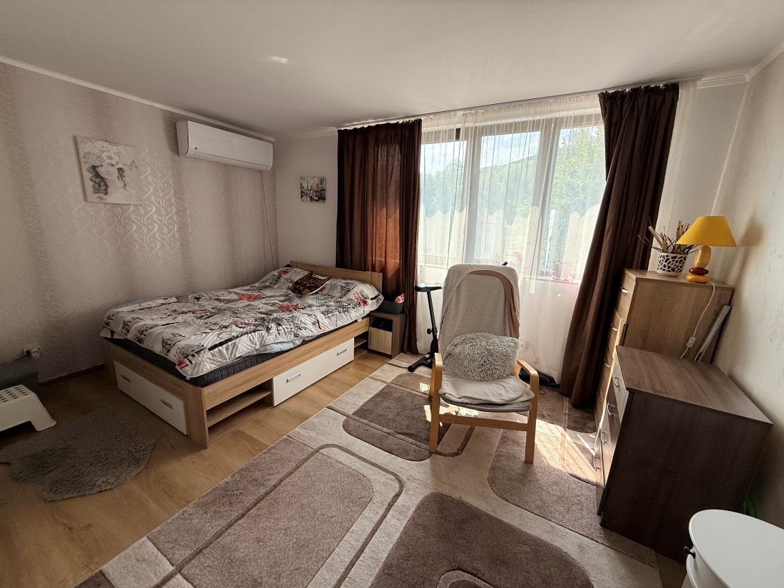 Park Lane Bansko furnished apartment sleeping area