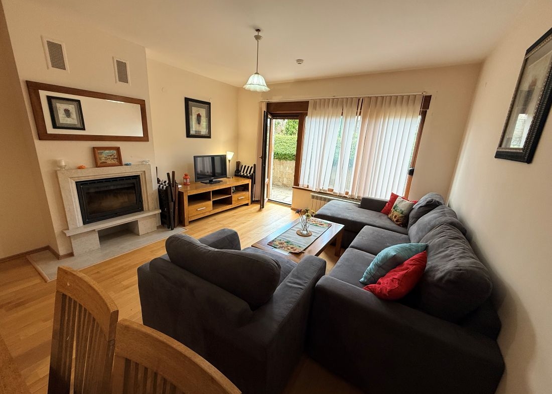 Pirin Lodge Bansko two-bedroom apartment, living room with terrace door