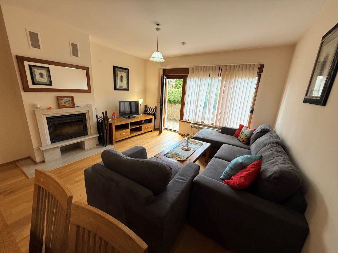 Pirin Lodge Bansko two-bedroom apartment, living room with terrace door