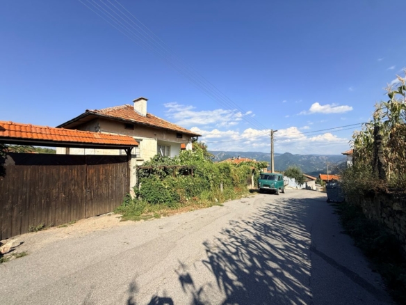 House for sale in Kremen, Bansko municipality – two-storey village house exterior